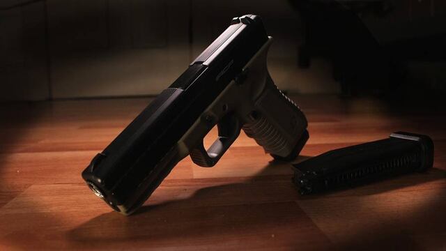 Joven de 22 años resulta herido de bala frente a restaurante en Piñones