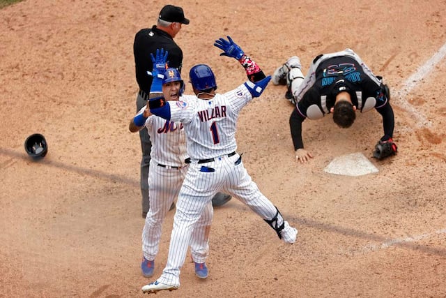 Javier Báez vuelve a recibir ovación de los fans al darle triunfo a los Mets