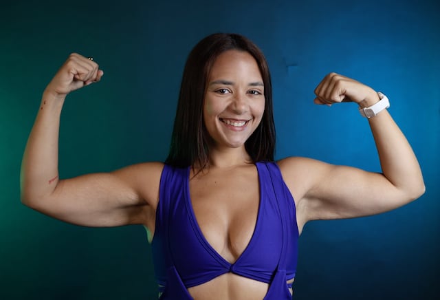 De pesar casi 300 libras a convertirse en entrenadora: la transformación de Yesenia