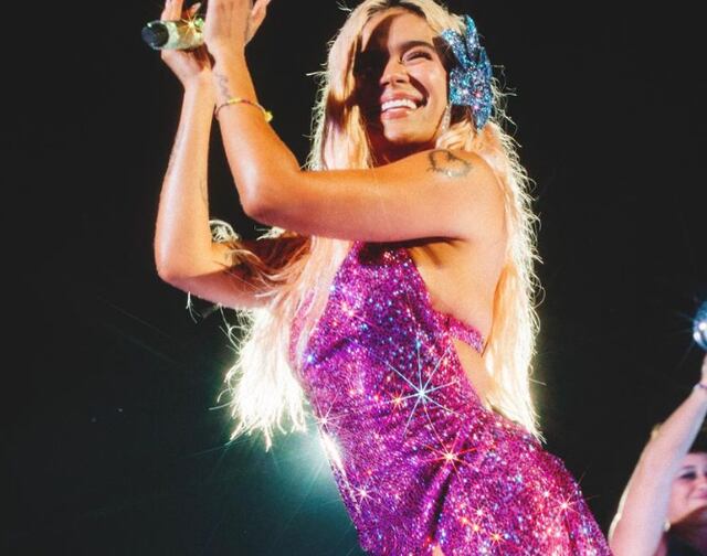Karol G rompe en llanto durante concierto en Alemania