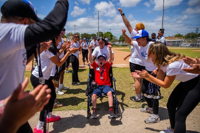 Realizan clínicas deportivas inclusivas para jóvenes con diversidad funcional