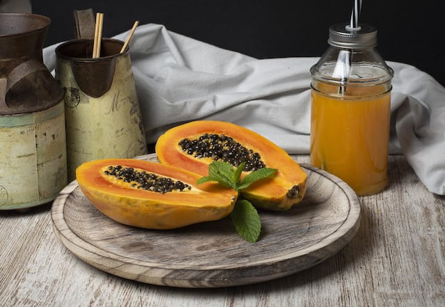 Conoce el motivo para comer papaya durante las noches