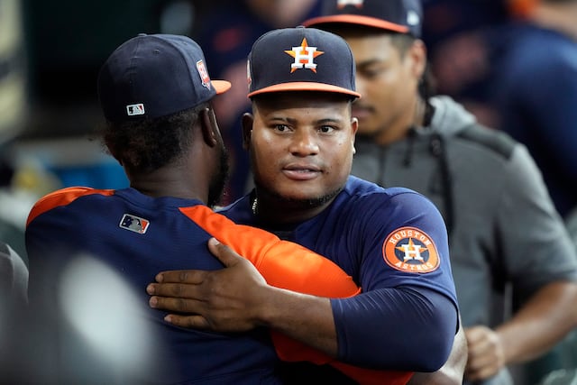 Astros apabullan a Atléticos