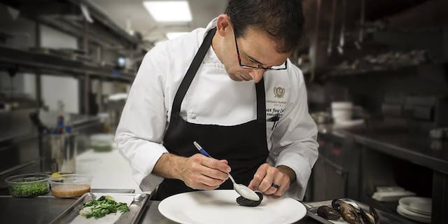 Chef Juan José Cuevas se despide de Condado Vanderbilt tras 13 años al frente de 1919