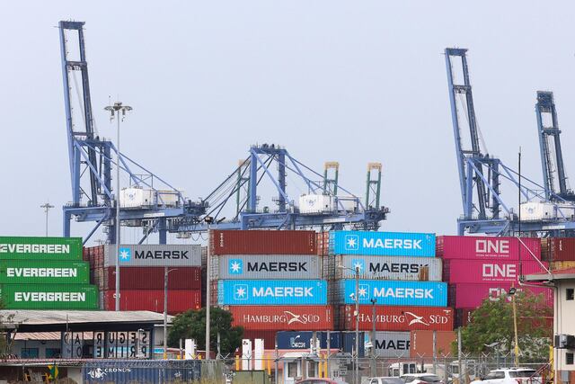 Gobierno de Panamá toma control de puertos de filial china tras fallo del Supremo