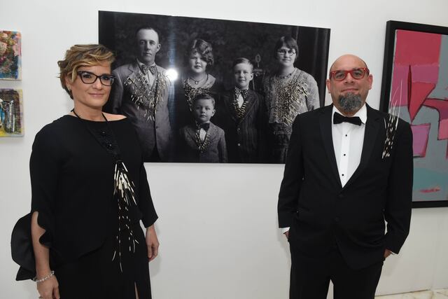 "Familia Puercoespín" llama la atención en la gala del MAC