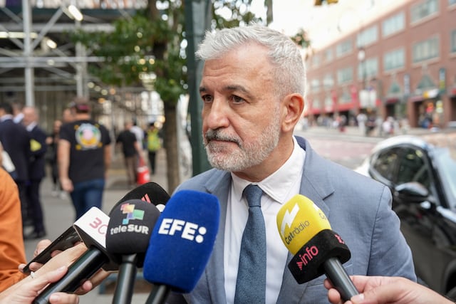 Alcalde de Barcelona comparte con su homólogo de Nueva York propuestas sobre vivienda y comercio asequible