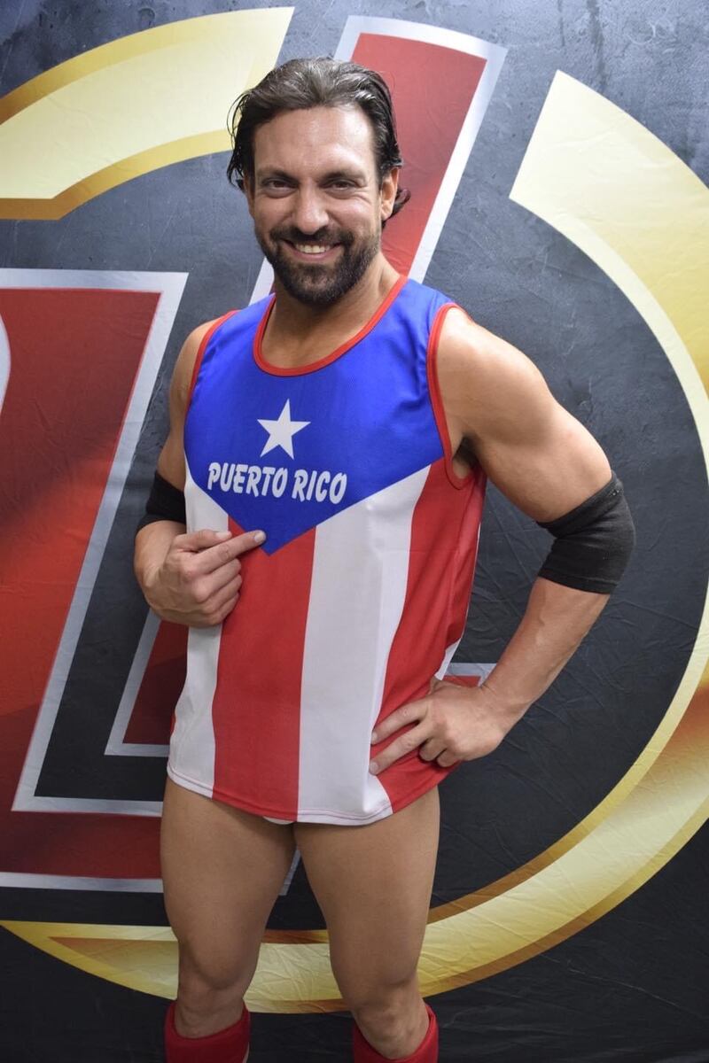 Damien Sandow tras bastidores en Aniversario 49 de la WWC.