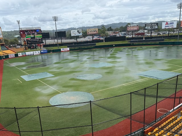 Suspenden por lluvia el juego inaugural de la Serie Clasificatoria de Béisbol Femenino