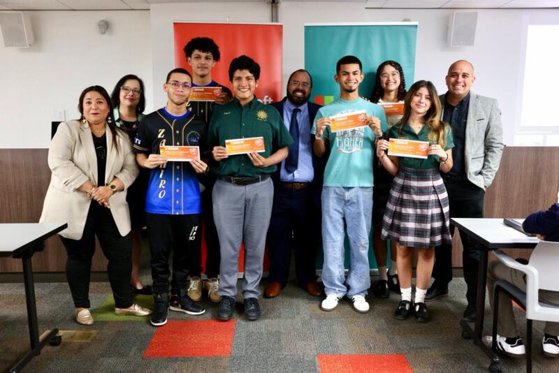 Estudiantes del DEPR.