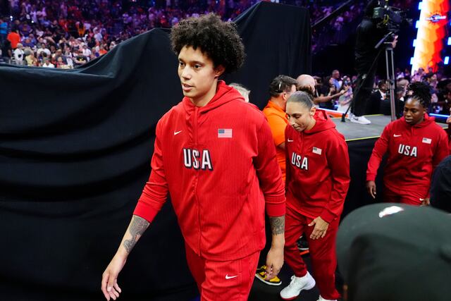 Brittney Griner porta el uniforme de EE.UU. nuevamente tras estar presa en Rusia