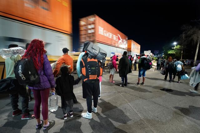 Más de 5,000 migrantes intentan llegar a EEUU atravesando México en tren
