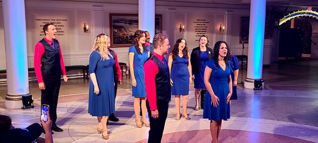 Voz de boricua resuena en EPCOT como parte de Voices of Liberty