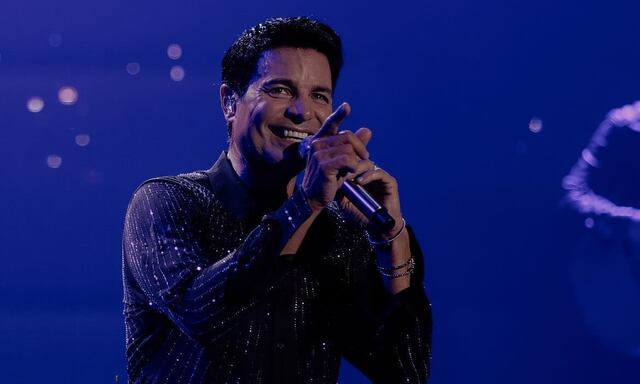 VIDEO: Mira la reacción de Chayanne tras fanática lanzarle algo al escenario