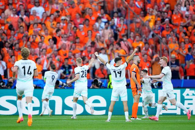 Austria avanza a octavos de final de la Euro tras vencer 3-2 a Holanda