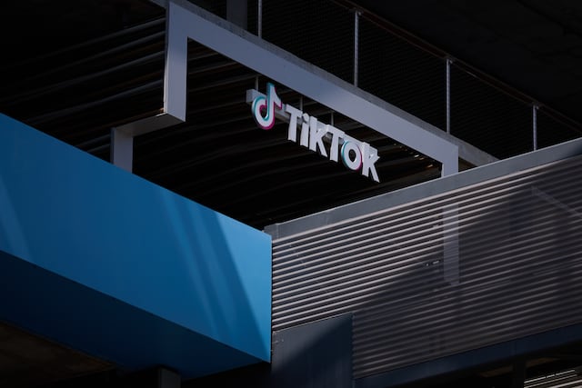 16 familias en Francia denuncian a TikTok por suicidios o trastornos mentales de adolescentes