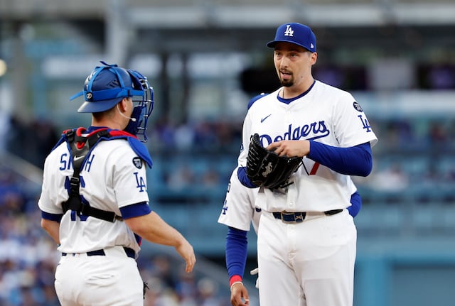 Snell silencia a Milwaukee y los Dodgers roban el Juego 1; Seattle domina y pone contra las cuerdas a Toronto