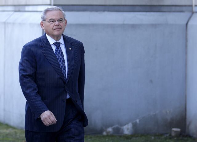 Declaran nulo juicio por corrupción contra senador Bob Menendez