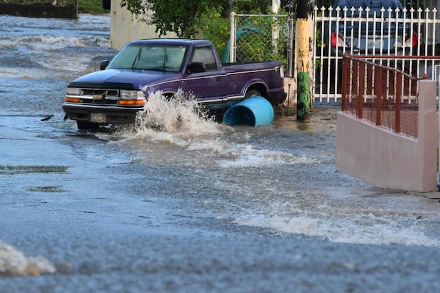 SNM emite advertencia de inundaciones por paso de onda tropical este domingo