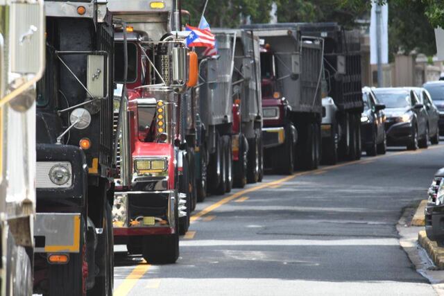 Camioneros y transportistas se congregan en el Expreso PR-22