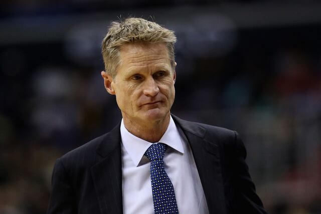 Steve Kerr pasa por procedimiento de columna vertebral