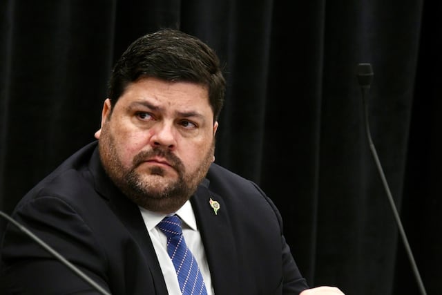Carlos Mellado niega haber firmado contrato en controversia relacionado a referido contra Suzanne Roig