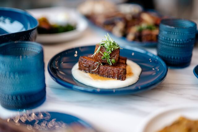 AQA Oceanfront: rotisserie francés con sazón boricua en La Concha Resort