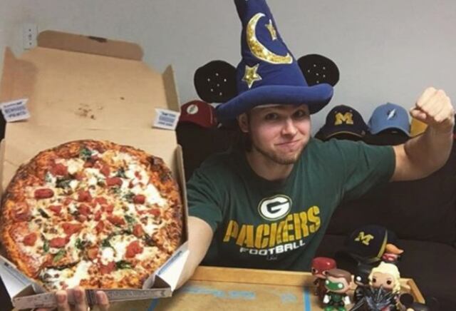 Hombre come pizza por un año y esto fue lo que le pasó