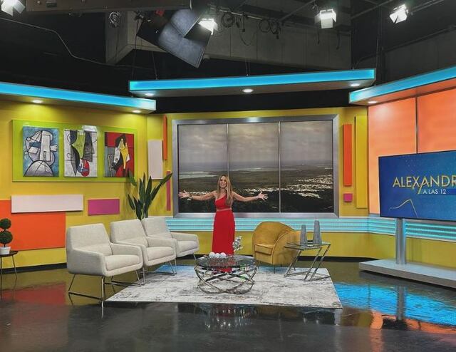 Alexandra Fuentes estrena escenografía en su programa