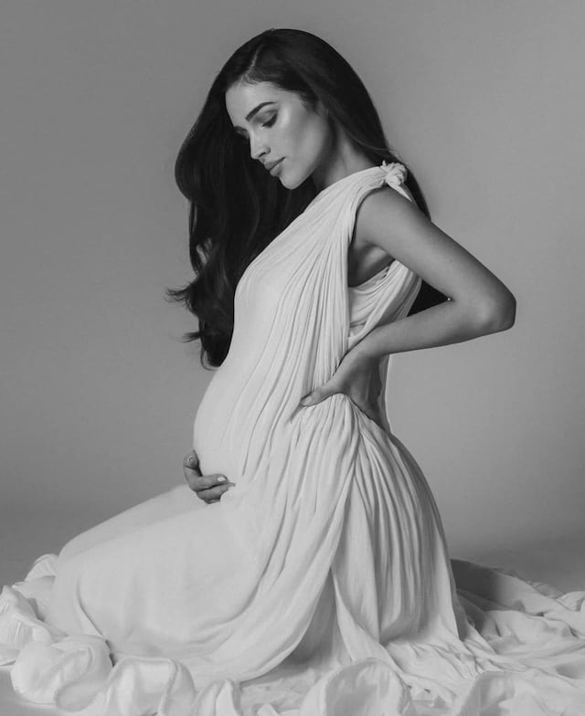 Otro bebé en camino: ExMiss Universo anuncia su primer embarazo