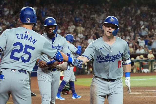 Con un cuadrangular de Will Smith Dodgers superan 10-9 a Diamondbacks