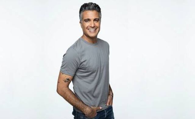 Jaime Camil publica foto totalmente desnudo y las fans piden que muestre más