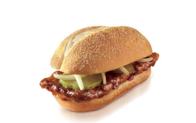 Regresa el McRib a McDonald’s tan sabroso como siempre