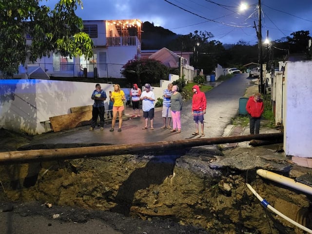 26 familias de Aguas Buenas quedan incomunicadas tras el colapso de una carretera