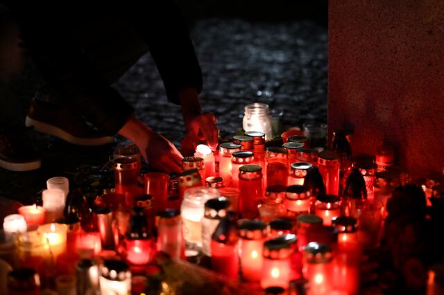Policía investiga motivo de tiroteo en universidad de Praga