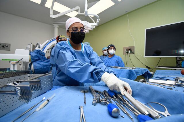 Cirujanos plásticos piden mayores regulaciones contra la práctica ilegal de la medicina