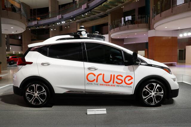 “Peligro para la seguridad pública”: GM suspende servicios de taxis autónomos en Estados Unidos
