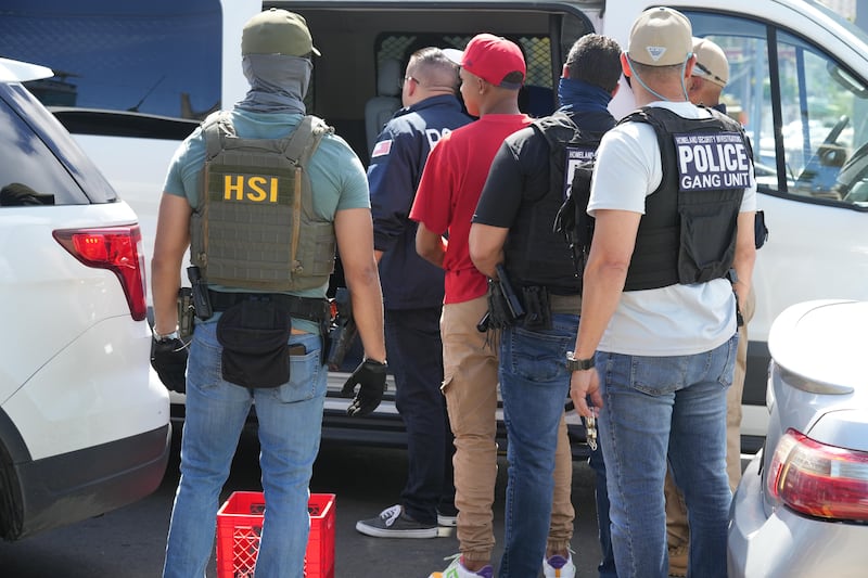 Las autoridades federales realizaron un operativo contra inmigrantes sin estatus legal en Puerto Rico.