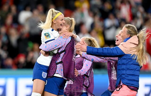 Inglaterra se impone a Nigeria en una agónica tanda de penales