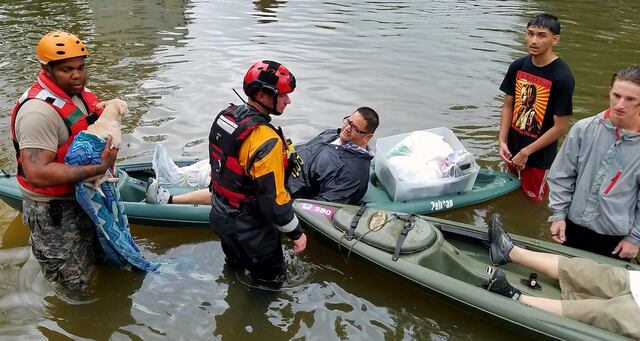 Texas eleva a 16 saldo provisional de muertos por Harvey