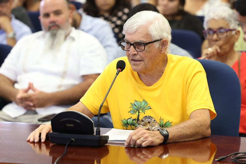 Pedro Valle Carlo, presidente del Comité Caborrojeño Pro Salud y Ambiente, se expresa en contra del proyecto Esencia.
Foto por Brandon Cruz González | Centro de Periodismo Investigativo