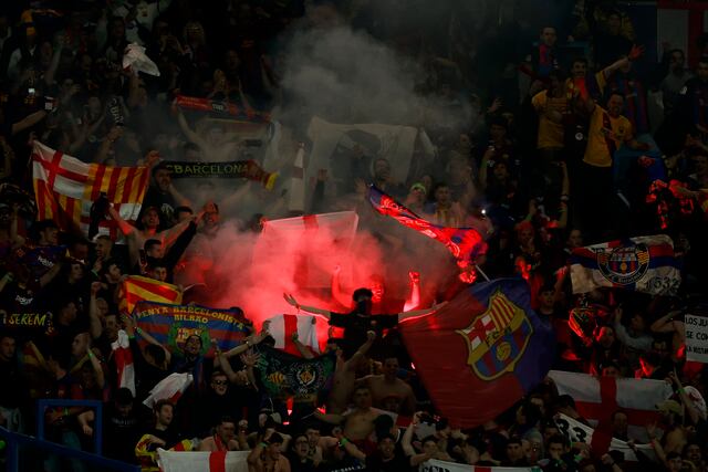 Multan al Barcelona por saludo Nazi y gestos de mono de sus aficionados en duelo ante el PSG