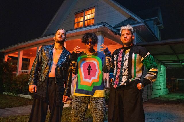 Micro TDH une fuerzas con Mau y Ricky en nuevo éxito “La Chama”