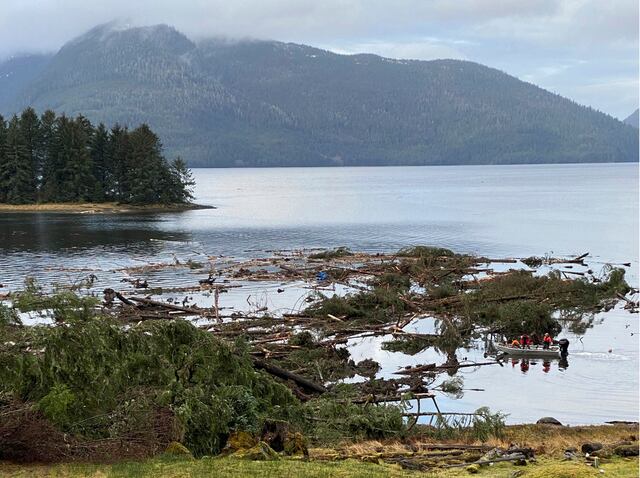 Reanudan búsqueda de desaparecidos tras alud que dejó 3 muertos en una comunidad de Alaska