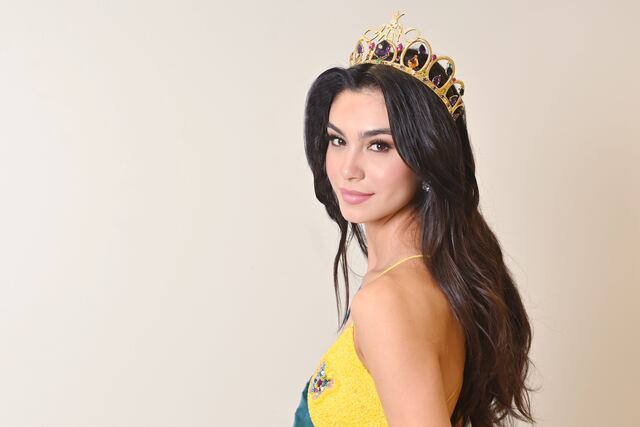 Nueva Miss Mundo P. R. busca concientizar el reusar ropa con su pequeña tienda en línea