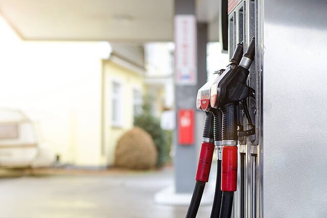 Detallistas de gasolina defienden calidad del producto que despachan