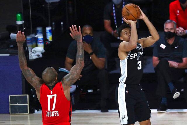 Spurs vencen a Rockets y siguen aspirando a playoffs
