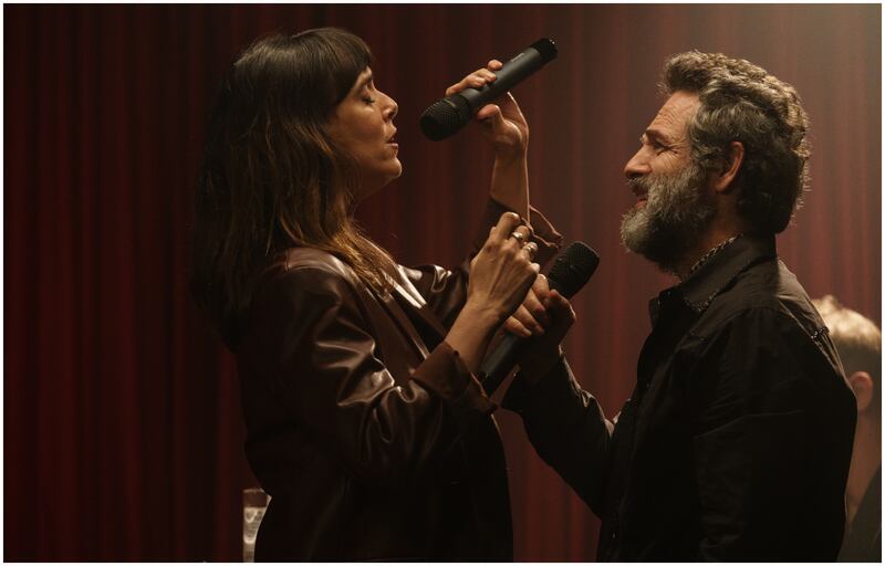 La serie española de solo 8 episodios que arrasa en Netflix: imposible ...