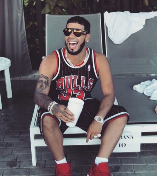 Anuel AA presume de tener un jet privado