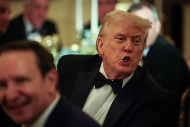 Trump amenaza con aranceles más altos a países que “jueguen” con el fallo del Tribunal Supremo